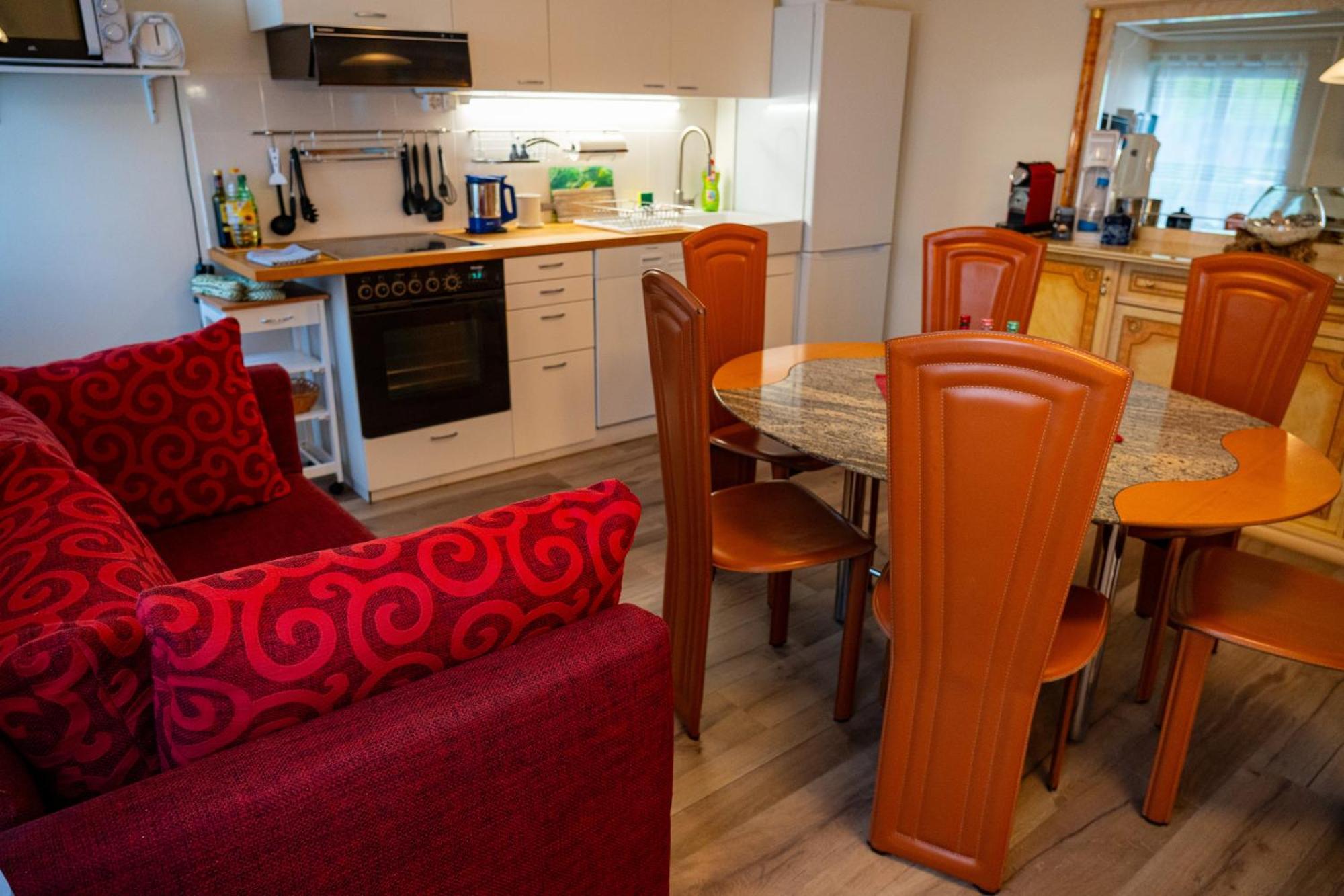 Gemuetliche Wohnung Mit Terasse Und Feuerstelle Lengnau Exterior photo
